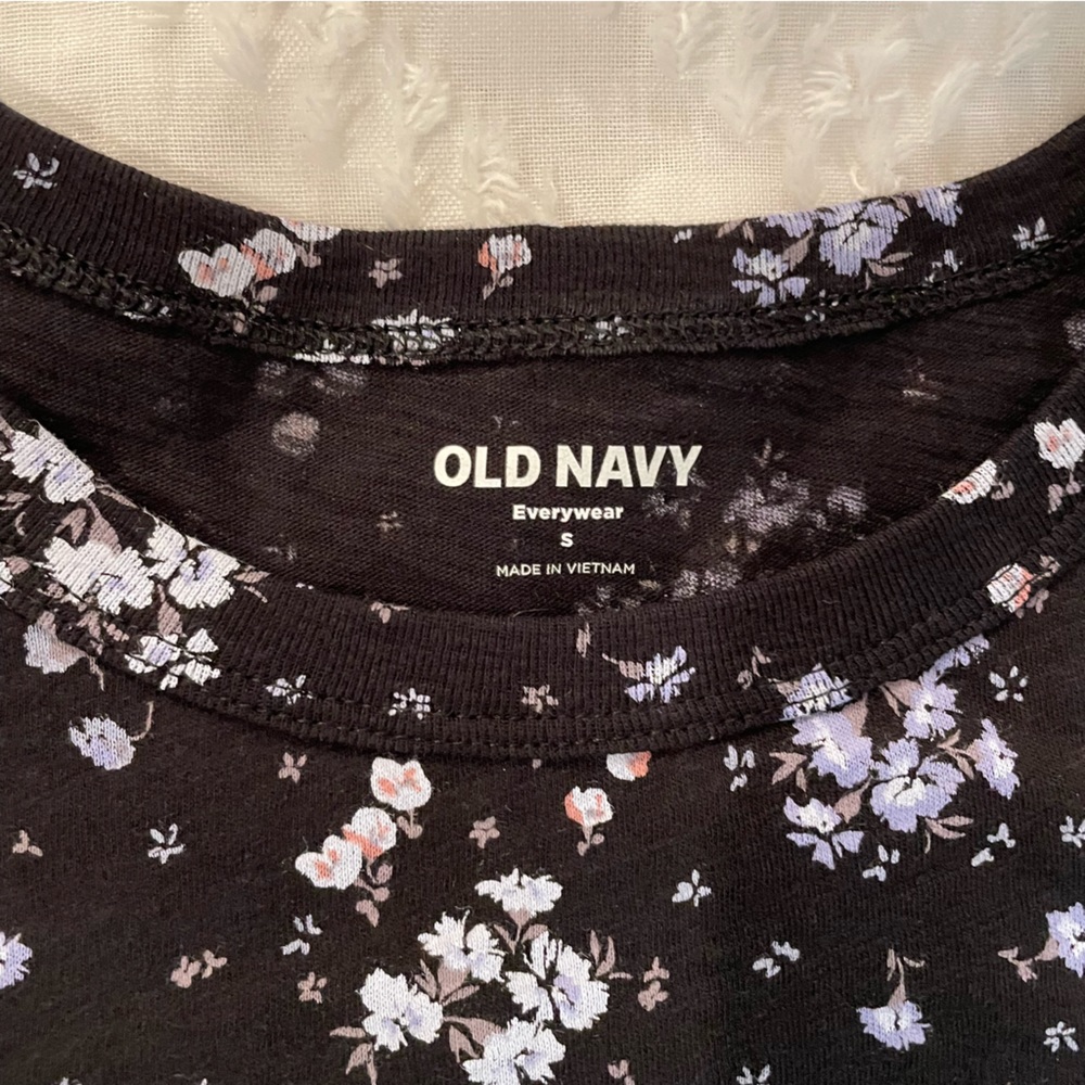 Old Navy Everywear floral t shirt NWT Sz S - Picture 2 of 6